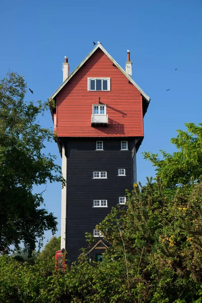 THORPENESS, SUFFOLK / UK - 25 DE MAYO: La Casa en las Nubes Buildi —  Fotos de Stock