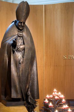 Bergamo, Lombardy/İtalya - Haziran 25: S. Papa Giovanni X heykeli