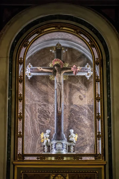 BERGAMO, LOMBARDIA / ITALIA - 25 GIUGNO: Statua di Cristo sulle Croci — Foto Stock