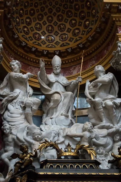 BERGAMO, LOMBARDIA / ITALIA - 25 DE JUNIO: Vista interior de la catedral —  Fotos de Stock