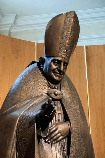 Bergamo, Lombardije, Italië - 25 juni: Standbeeld van S. Papa Giovanni X — Stockfoto