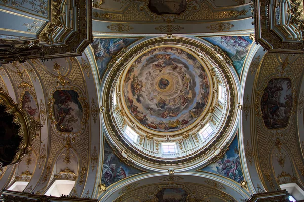 BERGAMO, LOMBARDIA / ITALIA - 25 DE JUNIO: Vista interior de la catedral — Foto de Stock