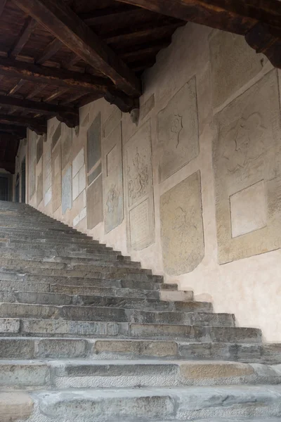 BERGAMO, LOMBARDY / ITALY - JUNE 25: Palazzo Del Podestaore in Be — стоковое фото