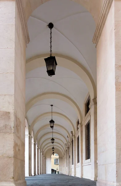 Bergamo, Lombardie/Itálie – 25. června: Vlajky v Piazza Vecchia v B — Stock fotografie