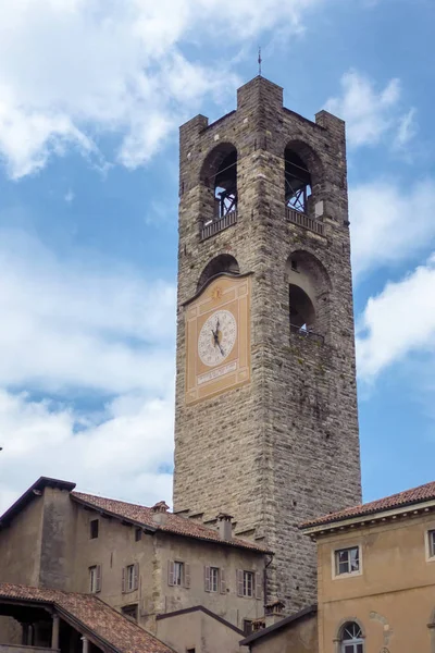 Bergamo, Lombardia/Włochy – 25 czerwca: Civic Tower (Campanone - duże — Zdjęcie stockowe