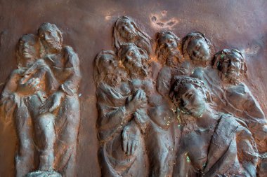 Bergamo, Lombardy/İtalya - Haziran 25: Kapı Panel detay Kilisesi 