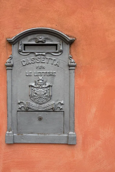 Bergamo, Lombardy/İtalya - Haziran 25: Dekoratif yazı kutusunda Berga — Stok fotoğraf