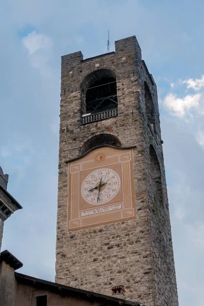 Bergamo, Lombardije, Italië - 25 juni: Civic toren (Campanone - groot — Stockfoto