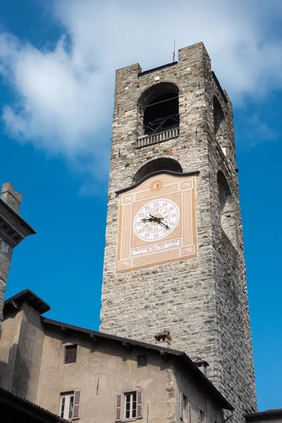 Bergamo, Lombardia/Włochy – 26 czerwca: Civic Tower (Campanone - duże — Zdjęcie stockowe