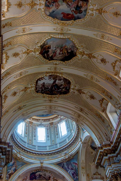 BERGAMO, LOMBARDIA / ITALIA - 26 DE JUNIO: Vista interior de la catedral —  Fotos de Stock