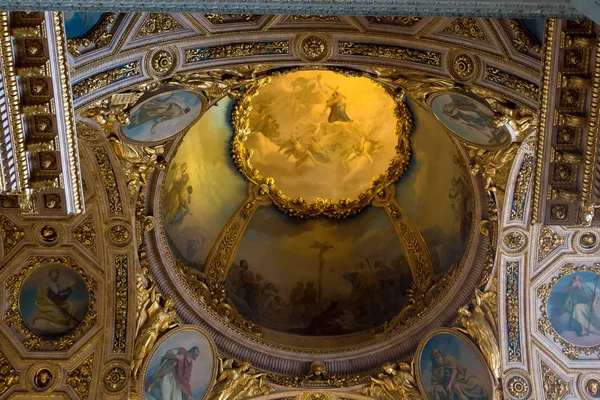 BERGAMO, LOMBARDIA / ITALIA - 26 DE JUNIO: Vista interior de la catedral —  Fotos de Stock