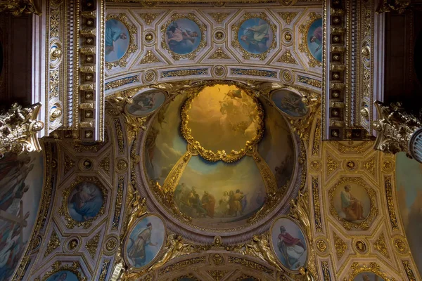 BERGAMO, LOMBARDIA / ITALIA - 26 DE JUNIO: Vista interior de la catedral — Foto de Stock