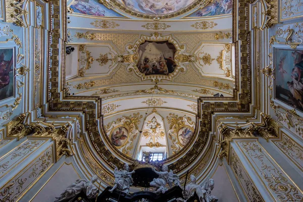 Bergamo, lombardei / italien - 26. juni: innenansicht der kathedrale — Stockfoto