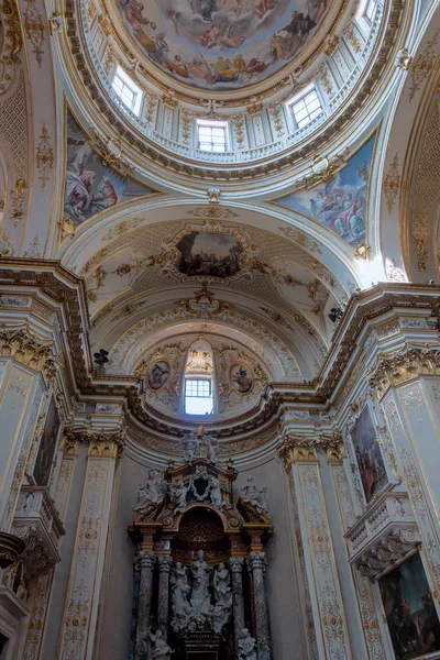 BERGAMO, LOMBARDY / ITÁLIA - JUNHO 26: Vista interior da Catedra — Fotografia de Stock