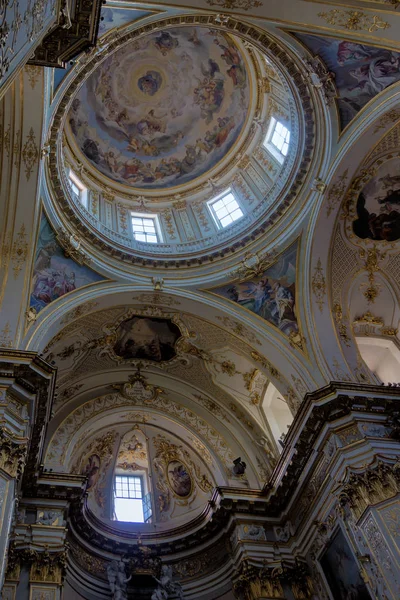 BERGAMO, LOMBARDIA / ITALIA - 26 DE JUNIO: Vista interior de la catedral — Foto de Stock