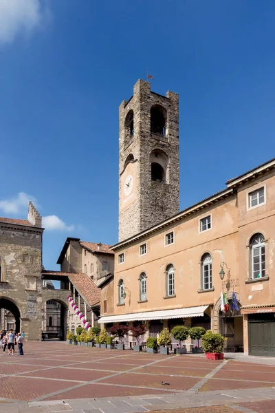 Bergamo, Lombardia/Włochy – 26 czerwca: Być widok na Piazza Vecchia w — Zdjęcie stockowe