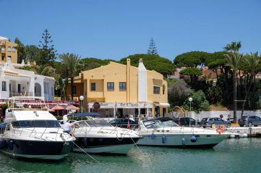 Cabo Pino, Andalucia/İspanya - 2 Temmuz: Taksi Marinada tekneler