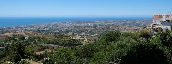 MIJAS, ANDALUCIA / ESPAÑA - 3 DE JULIO: Vista desde Mijas en Andalucía — Foto de Stock