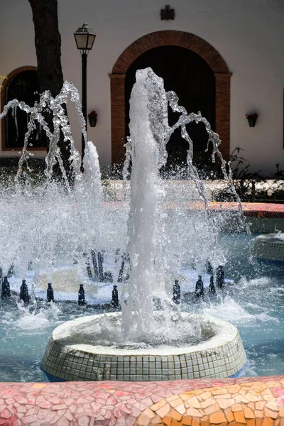 MIJAS, ANDALUCIA / ESPANHA - JULHO 3: Fonte em Mijas Andaluzia Sp — Fotografia de Stock