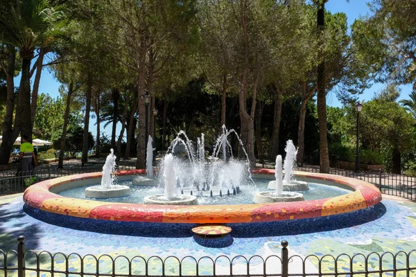 MIJAS, ANDALUCIA / ESPAÑA - 3 de julio: Fuente en Mijas Andalucia Sp — Foto de Stock