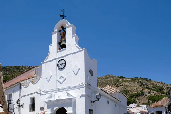 Mijas, Andalusien/Spanien - 3 juli: Typiska gatan Cafe i Mijas — Stockfoto