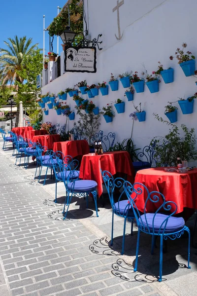 MIJAS, ANDALUCIA / ESPAÑA - 3 DE JULIO: Típico café callejero en Mijas — Foto de Stock