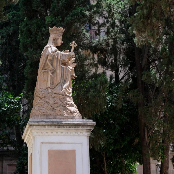 Malaga, Andalucia i Hiszpanii - 5 lipca: Posąg królowej i Baby w t — Zdjęcie stockowe