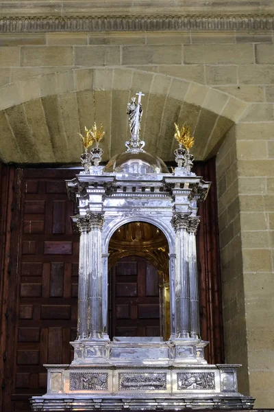 Malaga, Andalúzia, Spanyolország - július 5-én: A katedráli a belső udvarra — Stock Fotó