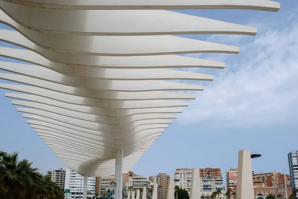 Malaga, Andalusië/Spanje - 5 juli: Moderne Pergola in de haven — Stockfoto