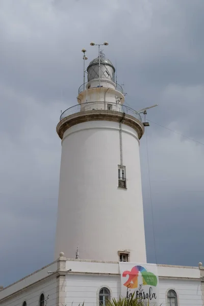 港の灯台は、マラガ、スペイン アンダルシア州 - 7 月 5 日。 — ストック写真