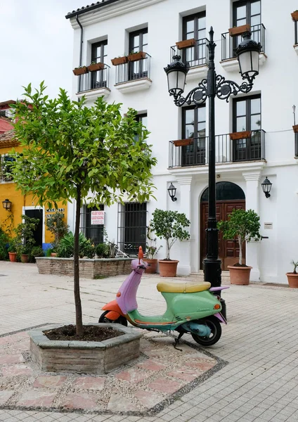 Marbella, andalucia / spanien - 6. juli: lackierter roller, der in m — Stockfoto