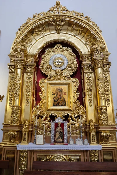 Marbella, Andalusien/Spanien - 6 juli: Gyllene altaret i kyrkan — Stockfoto