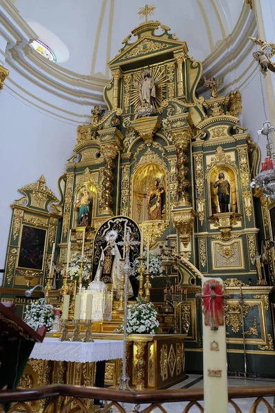 MARBELLA, ANDALUCIA / ESPANHA - JULHO 6: Altar de Ouro na Igreja — Fotografia de Stock