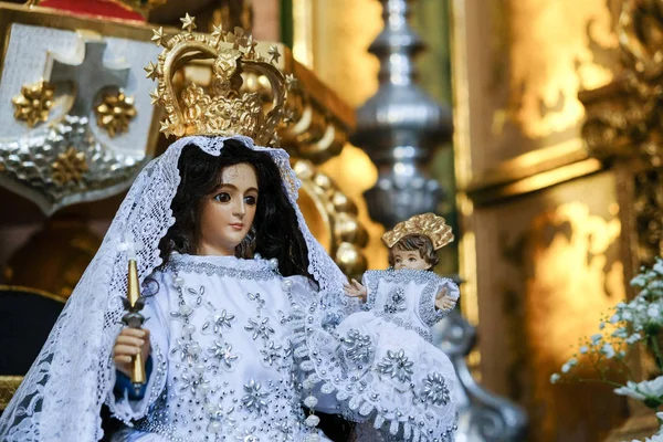Marbella, Andalusië/Spanje - 6 juli: Standbeeld Madonna in de meest — Stockfoto