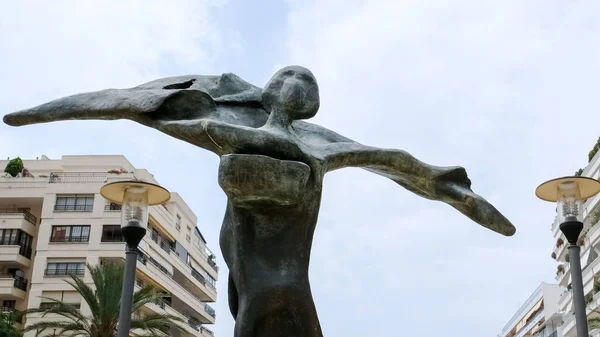 Marbella, Andalucia/İspanya - 6 Temmuz: Salvador Dali heykel Gal — Stok fotoğraf