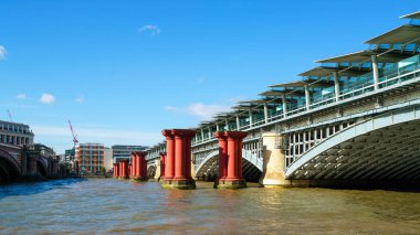 Londra - 27 Temmuz: Blackfriars köprüden Londra görünümünü Temmuz 
