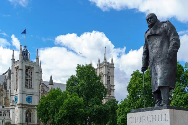Londra - 30 Temmuz: Temmuz'da Londra'da Winston Churchill heykeli