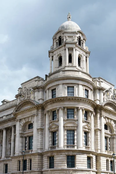 Londýn – 30. července: Staré války kancelářská budova v Londýně Whitehall o — Stock fotografie