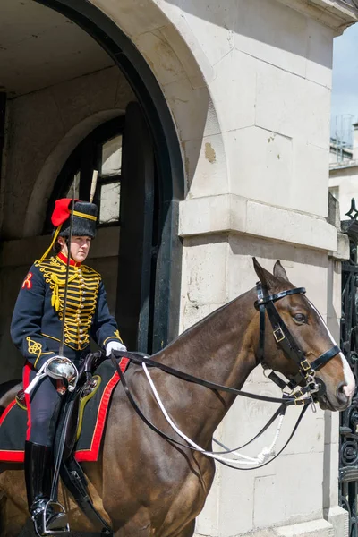 LONDON - JULY 30 : Kings Troop Royal Horse Artillery in Whitehal — Stock Photo, Image