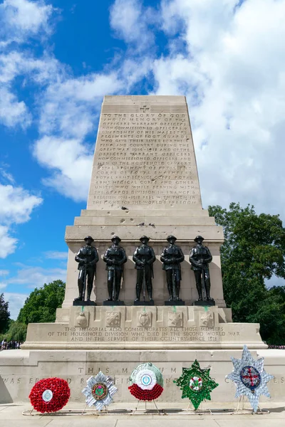 LONDON - JULY 30 : The Guards Memorial in London on July 30, 201 — Stock Photo, Image