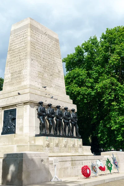 LONDON - JULY 30 : The Guards Memorial in London on July 30, 201 — Stock Photo, Image