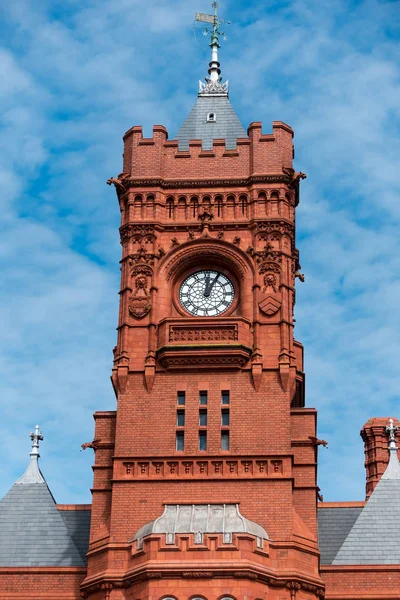 Cardiff / uk - 27 august: pierhead building in cardiff am august — Stockfoto