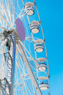 Cardiff/Uk - 27 Ağustos: dönme dolap Cardiff'deki 27 Ağustos 2