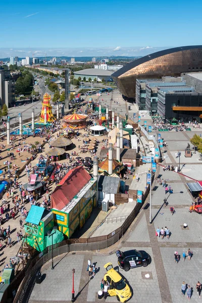 CARDIFF / UK - 27 DE AGOSTO: Vista del horizonte en Cardiff sobre Augus — Foto de Stock