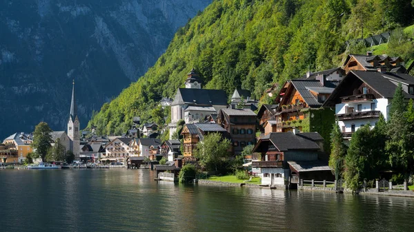 HALLSTATT, SALZKAMMERGUT / AUSTRIA - 14 DE SEPTIEMBRE: Vista de los salones —  Fotos de Stock