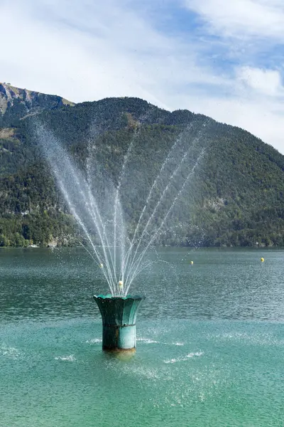 St Gilgen, Salzburg/Österrike - 15 September: Fontän i sjön W — Stockfoto