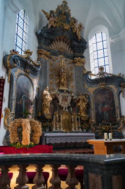 ATTERSEE, SALZKAMMERGUT/AUSTRIA - SEPTEMBER 18 : Altar in the Ca