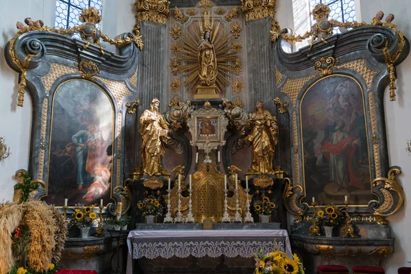 ATTERSEE, SALZKAMMERGUT/AUSTRIA - SEPTEMBER 18 : Altar in the Ca