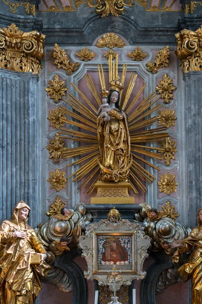 ATTERSEE, SALZKAMMERGUT/AUSTRIA - SEPTEMBER 18 : Altar in the Ca — Stock fotografie