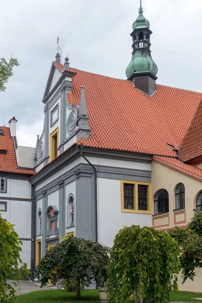 Cesky krumlov, Böhmen / Tschechische Republik - 17.09.: Kloster — Stockfoto